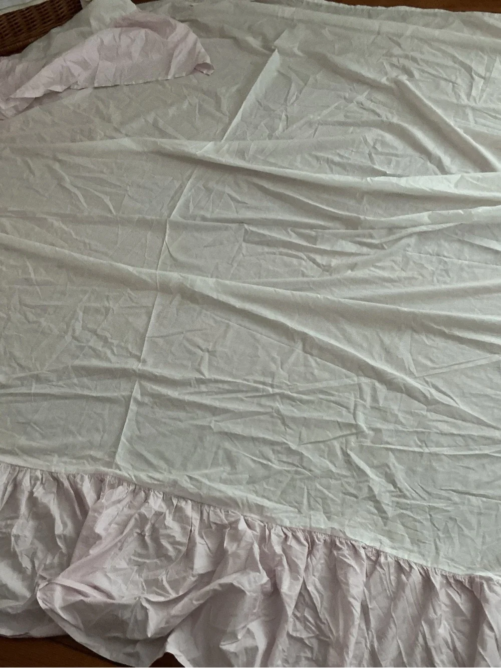 NWOT Simply Shabby Chic Ruffled Bedskirt